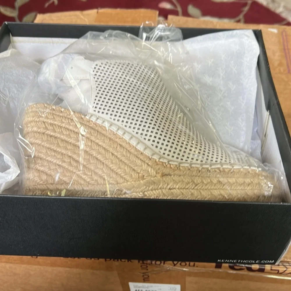Kennth Cole New York Olivia Perforated Espadrille Wedge in White Sz 8 New - Picture 8 of 13